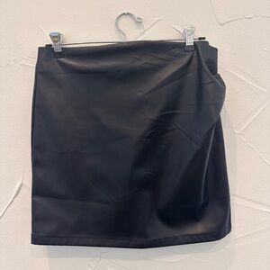 ee:some black leather mini skirt
